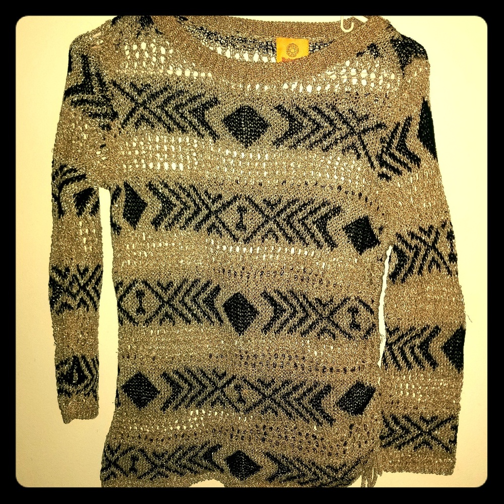 Knitted glimmering gokd and black sweater
